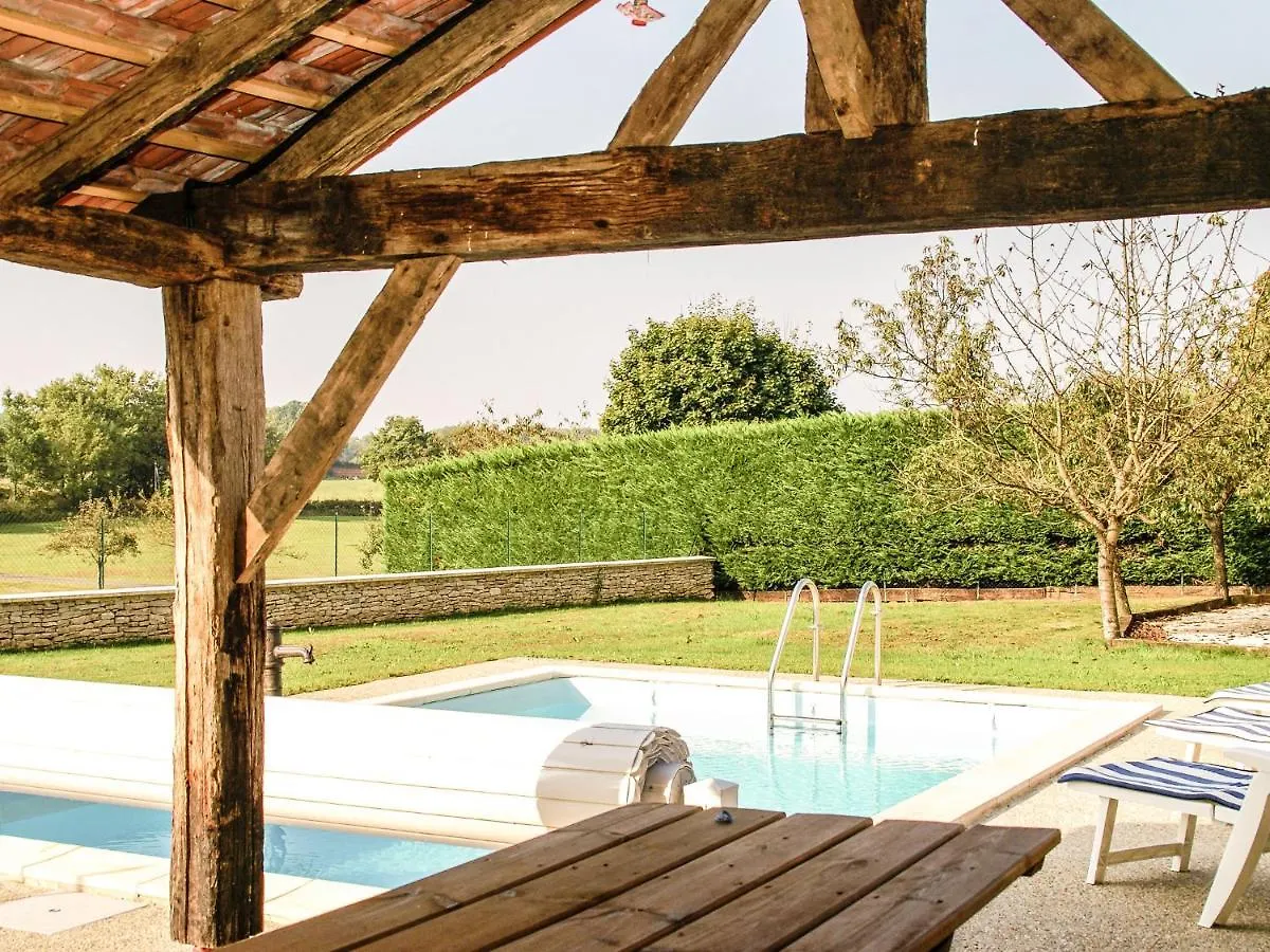 Superb Holiday Home With Pool Cressensac-Sarrazac