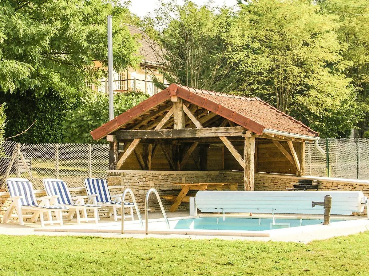 Superb Holiday Home With Pool Cressensac-Sarrazac