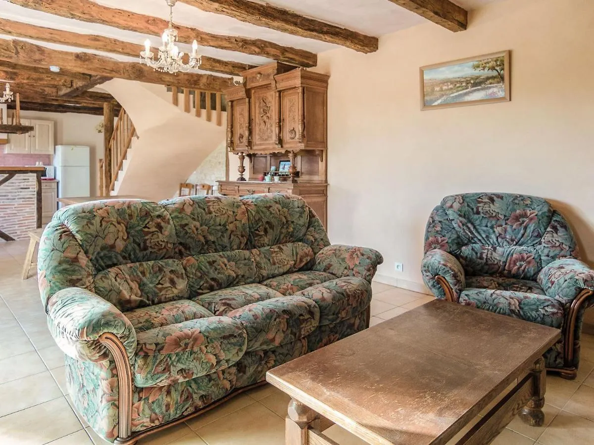 Superb Holiday Home With Pool Cressensac-Sarrazac