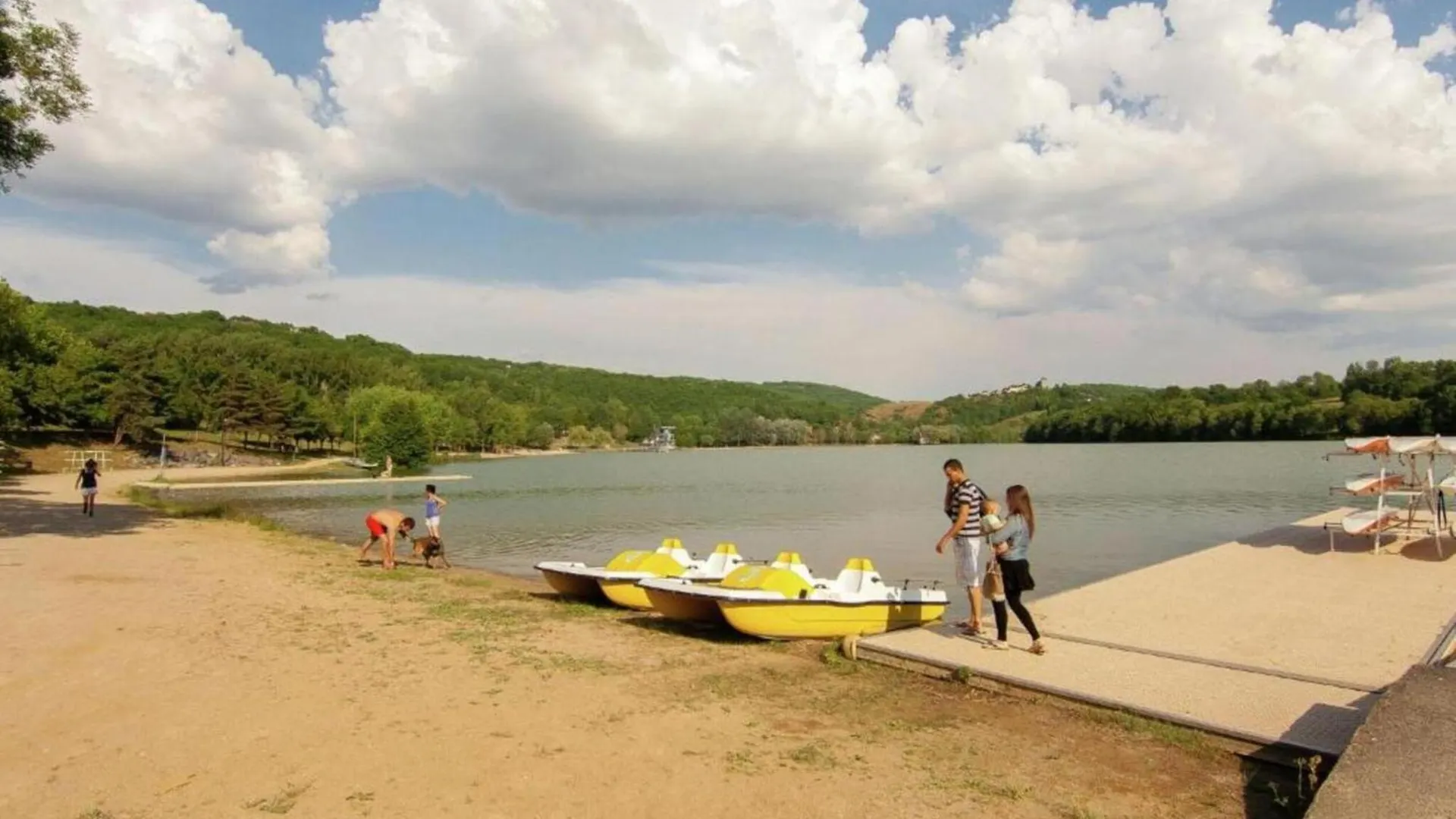 Superb Holiday Home With Pool Cressensac-Sarrazac