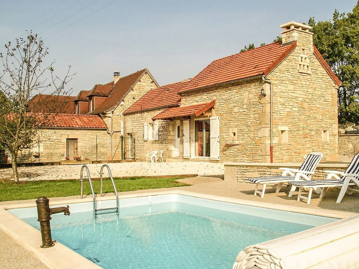 Superb Holiday Home With Pool Cressensac-Sarrazac